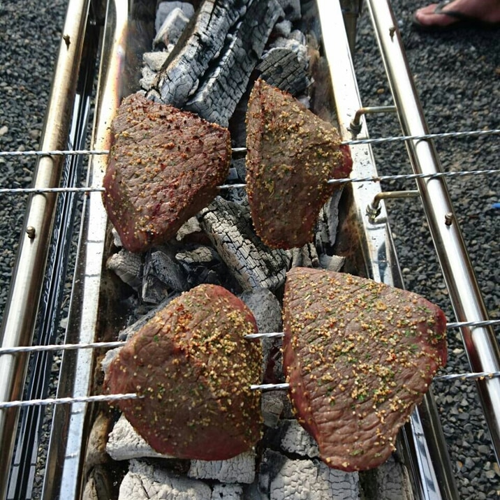 テンションがあがるワイルド肉料理BBQ